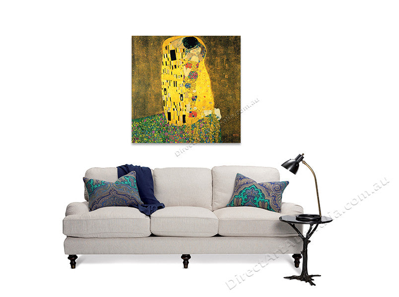 The Kiss on the wall